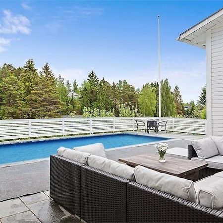 Villa Med Pool Och Bara 600M Till Havet! Trosa Exterior photo